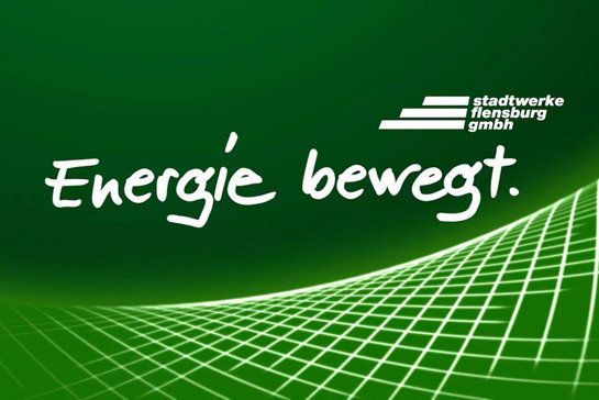 Grüner Hintergrund mit einem Slogan "Energie bewegt" der Stadtwerke Flensburg