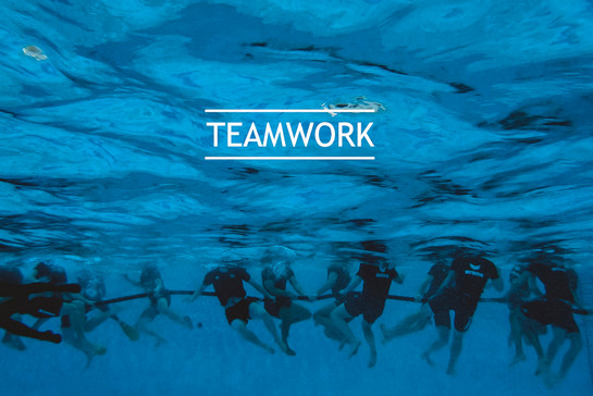 Ein Unterwasserbild der SG Mannschaft