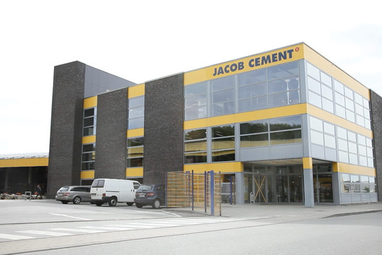 Gelbes Hauptquartier von Jacob Cement