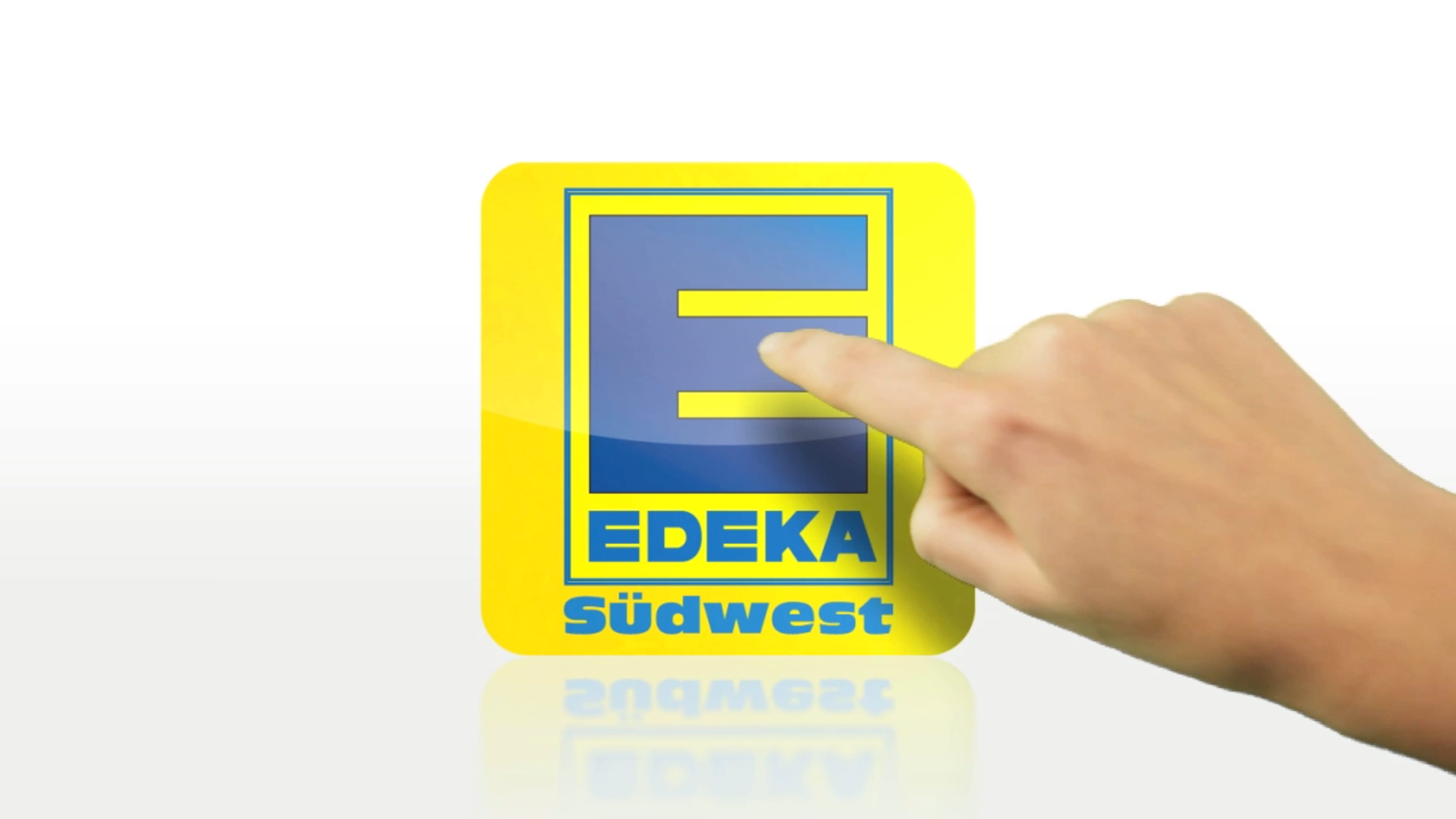 Hand tippt auf Edeka Logo