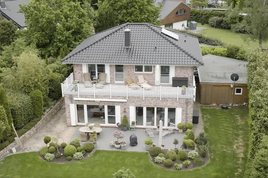 Ein freistehendes Haus aus der Vogelperspektive bb_mass_teaser_06.jpg