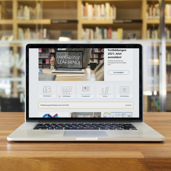 Laptop mit geöffneter Homepage der Büchereizentrale SH