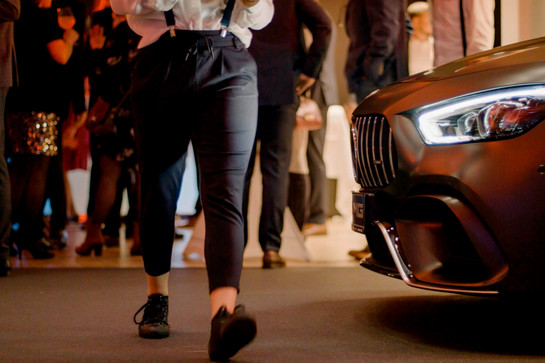 bb_weihnachtsfeier2018_teaser_06.jpg Frontseite eines Mercedes