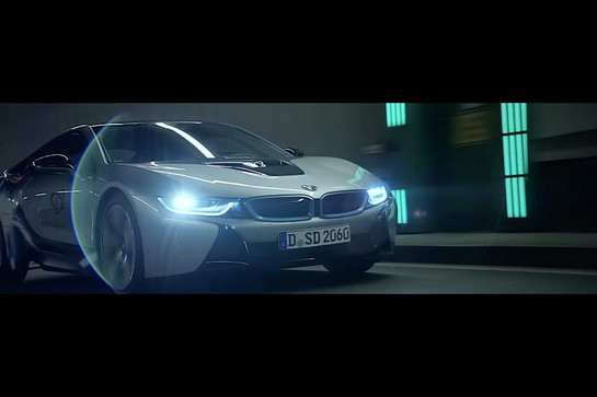 bb_sonepar_teaser_02.jpg Ein weißer moderner BMW von vorne