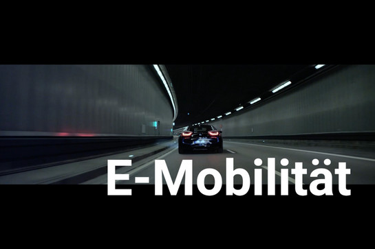 bb_sonepar_teaser_01.jpg Ein BMW fährt durch einen Tunnel