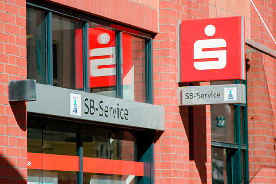 Der SB Service einer Sparkassen Filiale