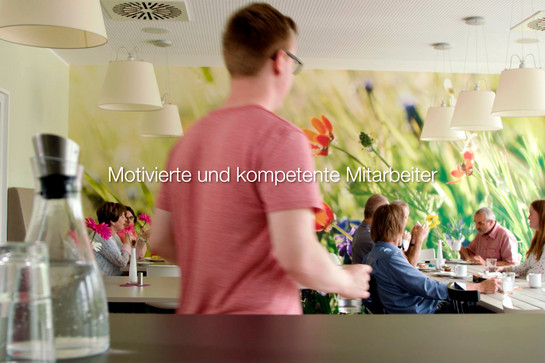 bb_it_teaser_05_hauptteaser.jpg Blick in eine Kantine eines Unternehmens