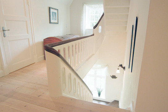 Eine sanierte Treppe eines Landhauses