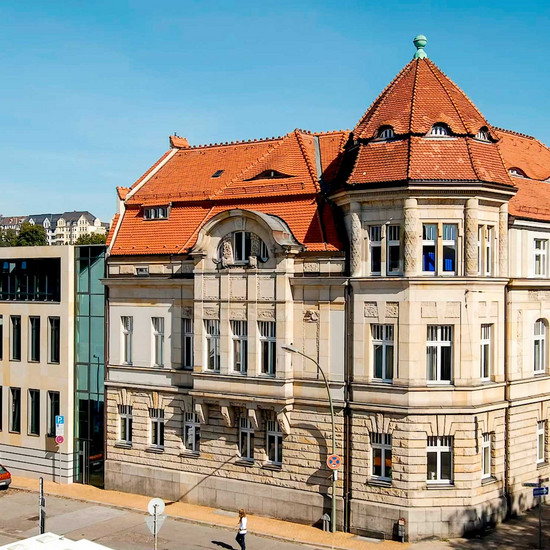 Außenaufnahme des IHK-Gebäudes in Flensburg