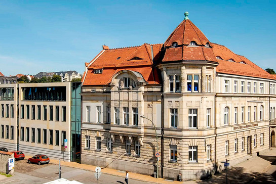 Außenaufnahme des IHK-Gebäudes in Flensburg