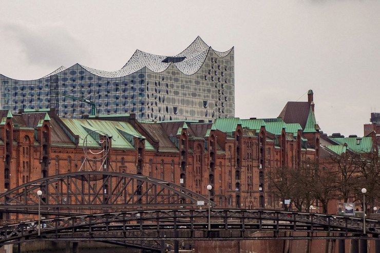 Transparenz schafft Vertrauen Blick auf die Elbphilharmonie in Hamburg