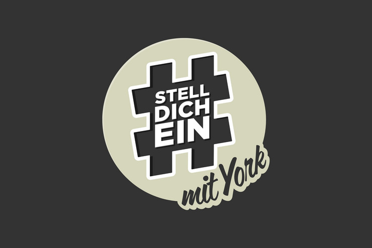 #Stelldichein mit York Rundes Logo "Stelldichein mit York" mit grauem Hashtag vor grauem Hintergrund